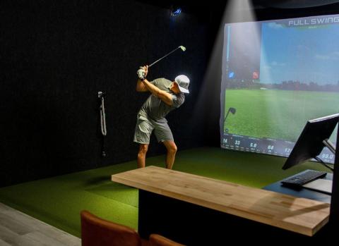 Photo of Back 9 Indoor Golf Simulator; Photo Credit: thebackninegolf.com