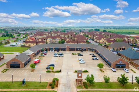 West Pointe Shoppes  office or retail space for lease, Yukon, OK