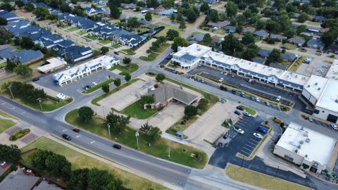 2802 West Country Club Drive  |  Office / Retail  |  OKC