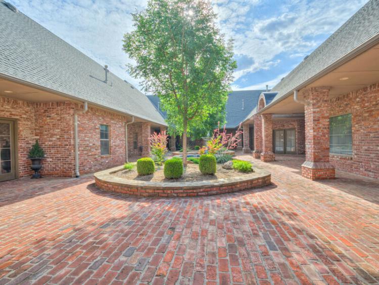 1218 E. 9th St. (Le Chene) Edmond, OK office space for lease