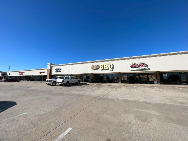 South Meridian Plaza retail space for lease Oklahoma City
