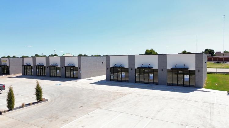 Eighty Ninth Center retail space for lease south east Oklahoma City, OK