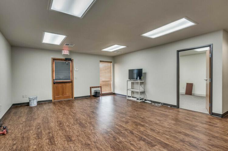 Mid-Moore Plaza office for lease, Moore, OK
