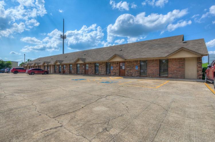 Mid-Moore Plaza office for lease, Moore, OK