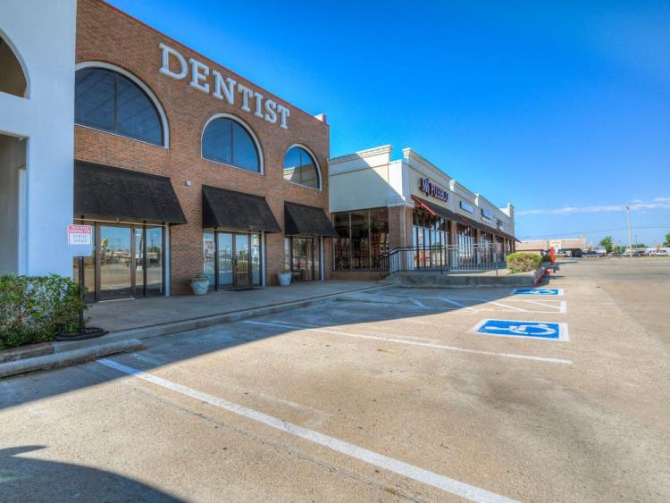 MacArthur Court retail spaces for Lease, Warr Acres, OK