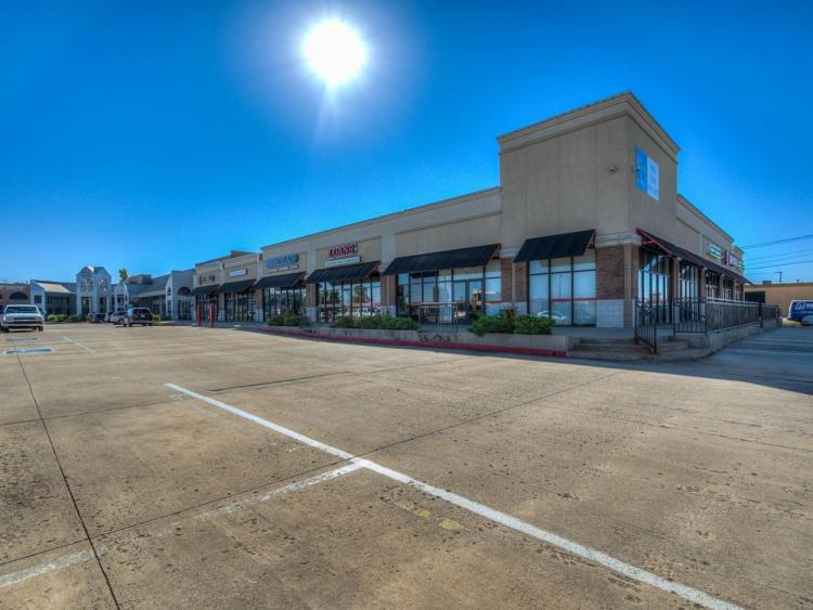 MacArthur Court retail spaces for Lease, Warr Acres, OK