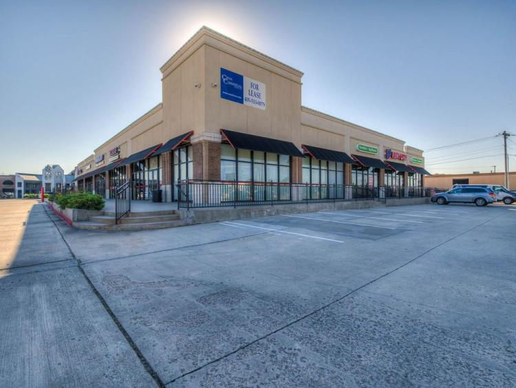 MacArthur Court retail spaces for Lease, Warr Acres, OK