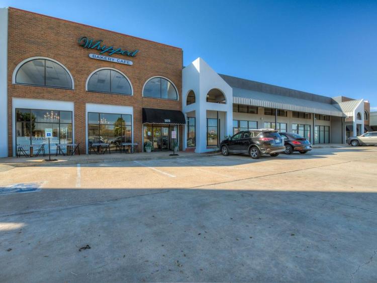 MacArthur Court retail spaces for Lease, Warr Acres, OK