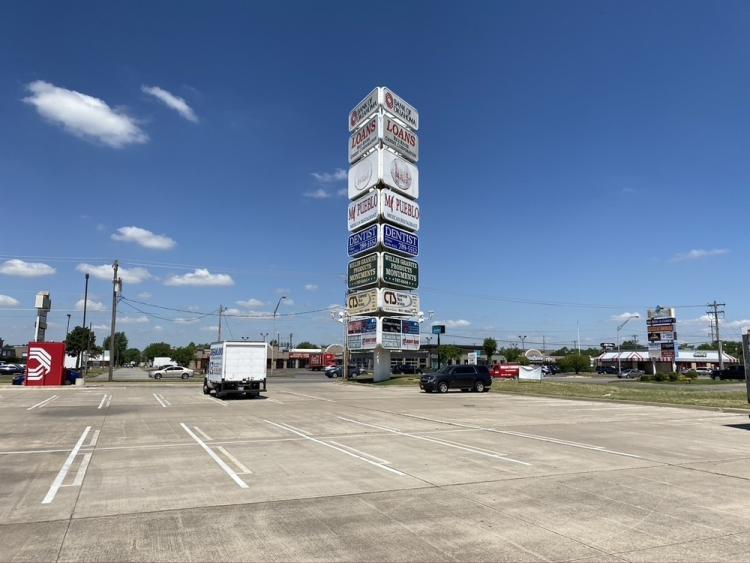 MacArthur Court retail spaces for Lease, Warr Acres, OK