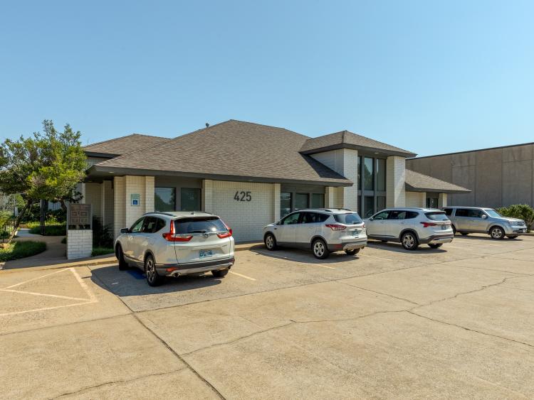 Wilshire Gardens Office Park office spaces for lease Oklahoma City, Ok
