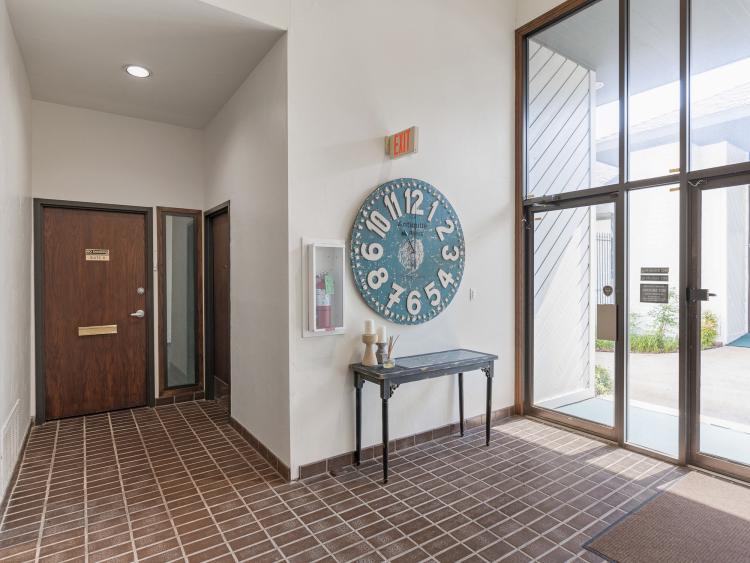 Wilshire Gardens Office Park office spaces for lease Oklahoma City, Ok