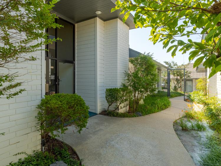 Wilshire Gardens Office Park office spaces for lease Oklahoma City, Ok