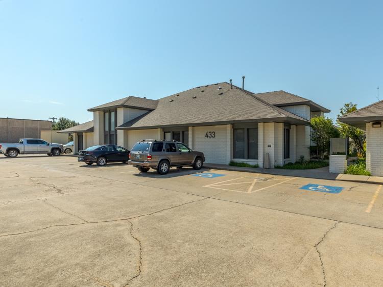 Wilshire Gardens Office Park office spaces for lease Oklahoma City, Ok