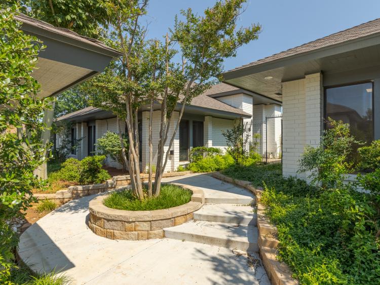 Wilshire Gardens Office Park office spaces for lease Oklahoma City, Ok