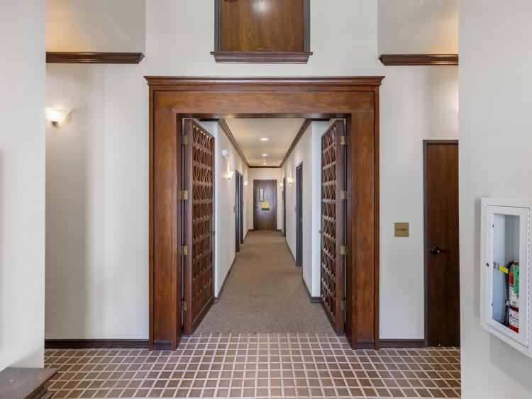 Wilshire Gardens Office Park office spaces for lease Oklahoma City, Ok