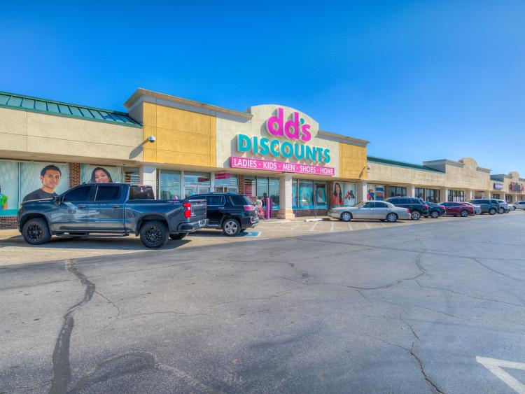 Windsor Hills Shopping Center retail spaces for lease Oklahoma City, OK 