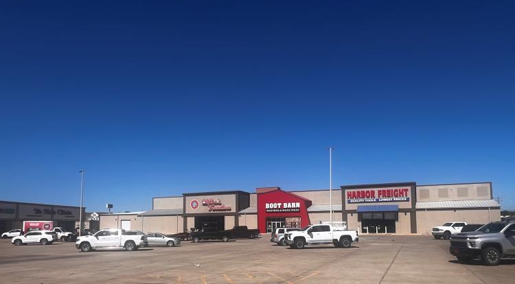 retail space for lease in Durant, OK exterior photo