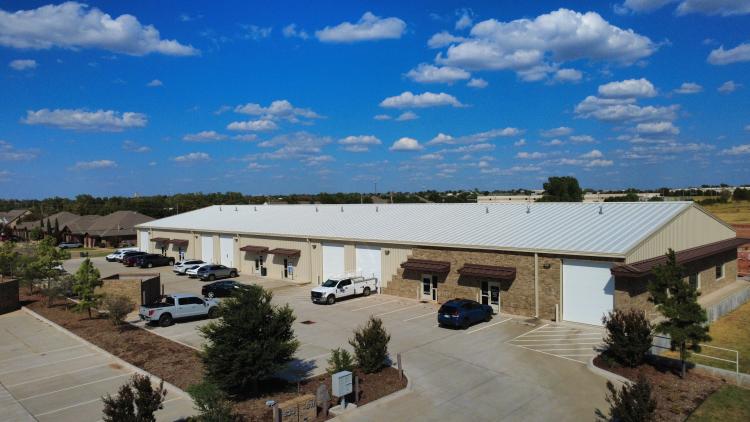 611 Hundred Oaks Dr  |  Multi-Tenant Flex  |  Edmond, OK