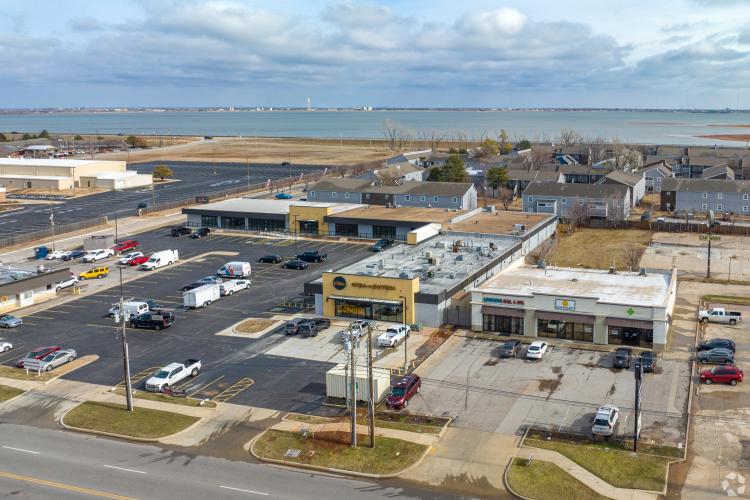 Newport Shopping Center retail space for lease, Oklahoma City, Ok