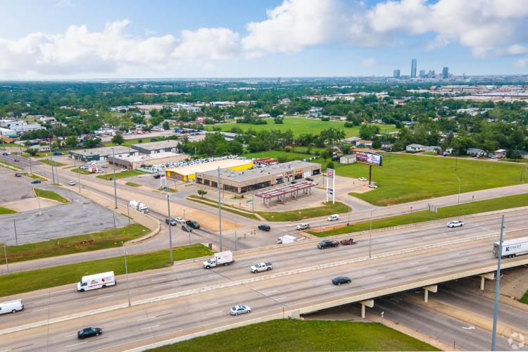 I-35 Pit Stop retail space for lease Oklahoma City, OK