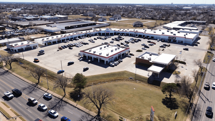 Kelly Plaza retail space for lease, Edmond, OK