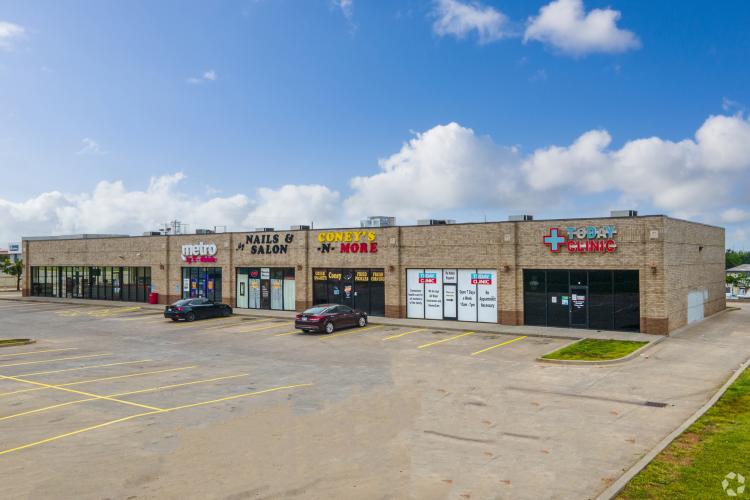 I-35 Pit Stop retail space for lease Oklahoma City, OK