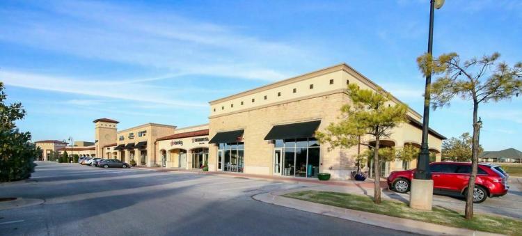 15300 N Western Ave retail space for lease, Edmond, OK
