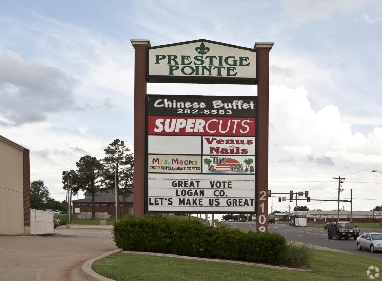 Prestige Pointe retail space for lease Guthrie, Ok S Division St