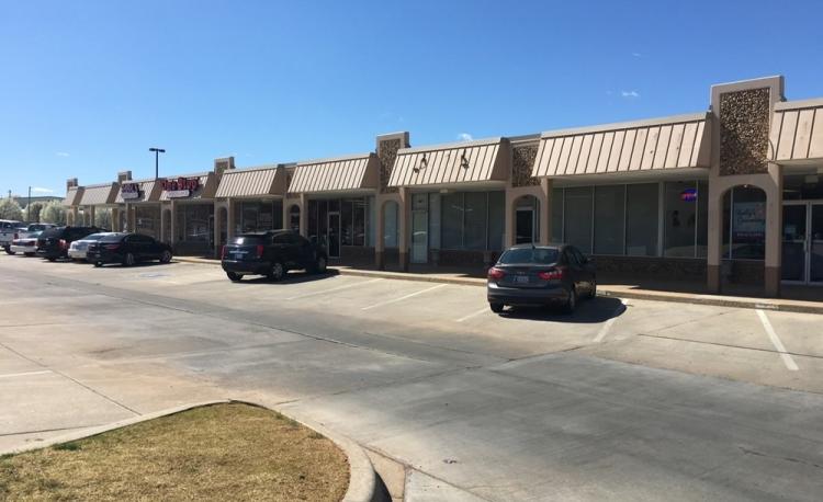 Ponderosa Plaza retail space for lease, Del City, OK