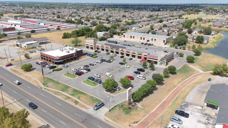 825 SW 19th St retail space for lease Moore, OK