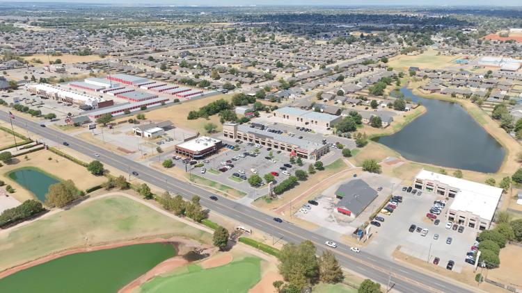 825 SW 19th St retail space for lease Moore. ok