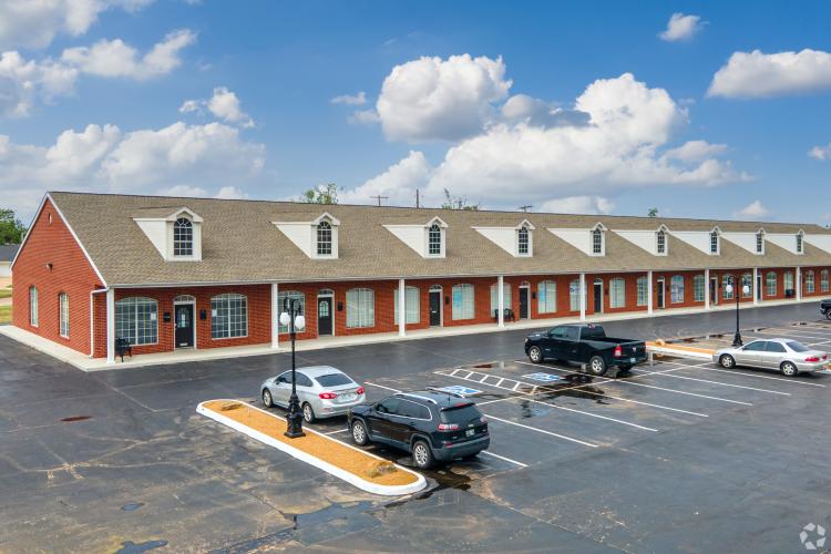 Moore, Ok office/retail space available, exterior photo