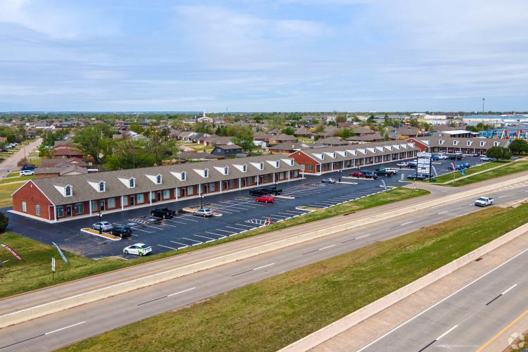 Moore, Ok office/retail space available, exterior photo