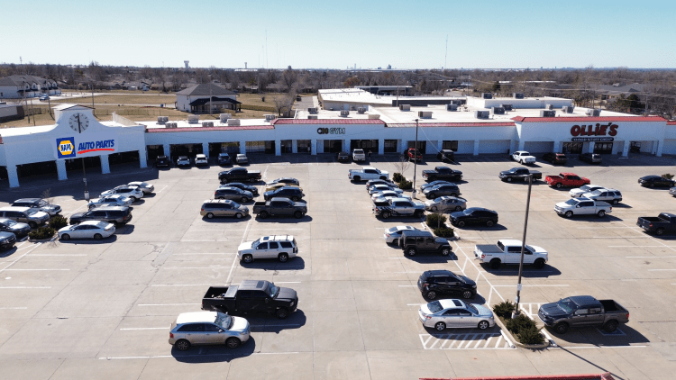 Kelly Plaza retail space for lease, Edmond, OK