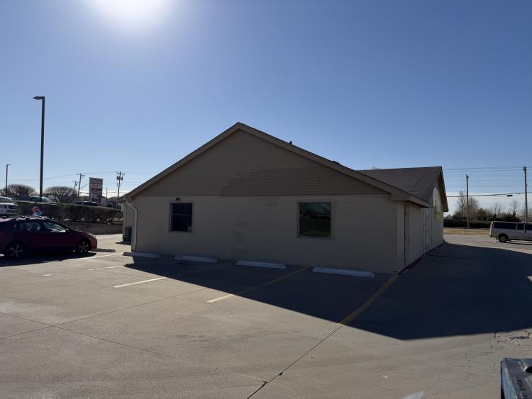 819 SW 19th St office space for lease in Moore, OK