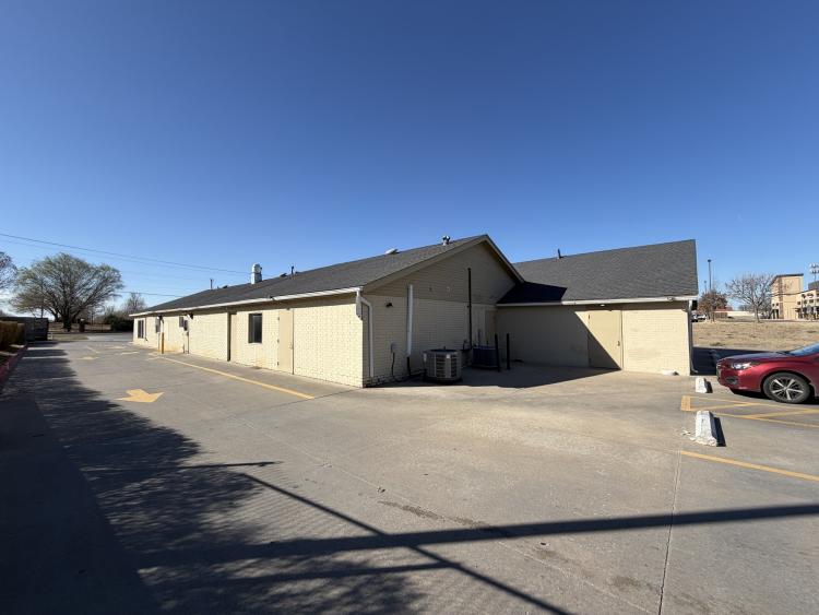 819 SW 19th St office space for lease in Moore, OK