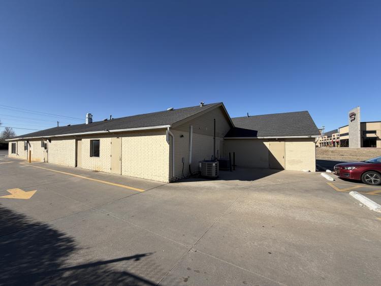 819 SW 19th St office space for lease in Moore, OK