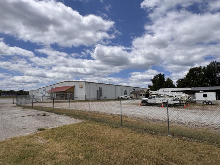 102 Lannell Drive Grove, OK industrial building for lease