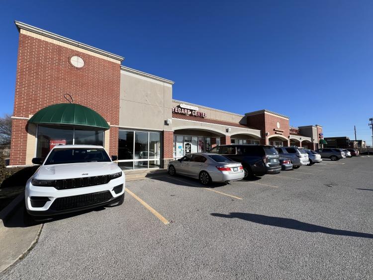 7109 W Hefner Rd retail space for lease, Oklahoma City, OK