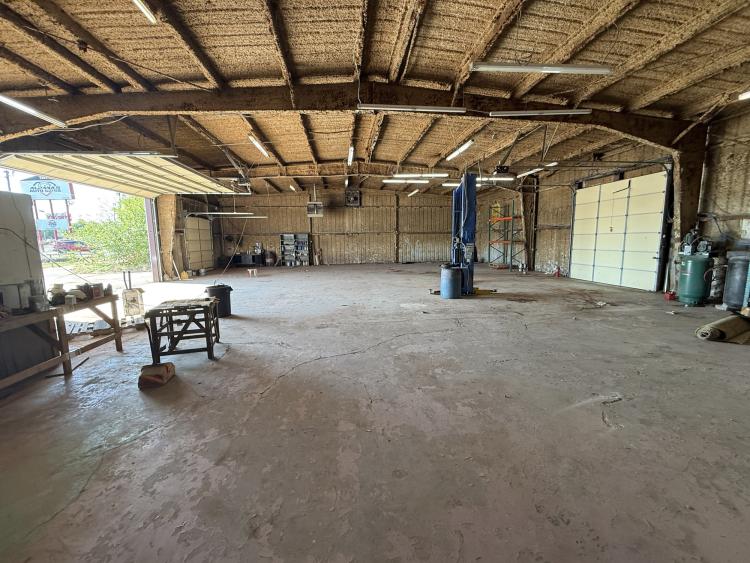 automotive facility for lease south Oklahoma City, OK warehouse photo