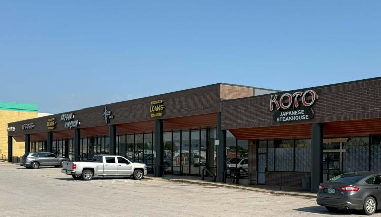 retail space for lease Norman, OK exterior photo
