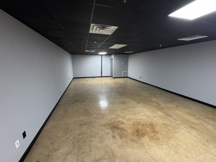7901 NE 10th St Midwest City, OK office for lease