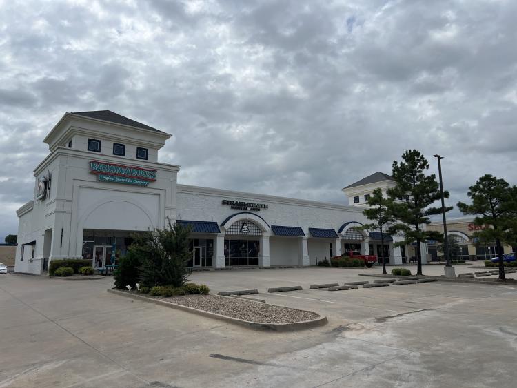 1444 N Kelly Ave space for lease, Edmond, OK