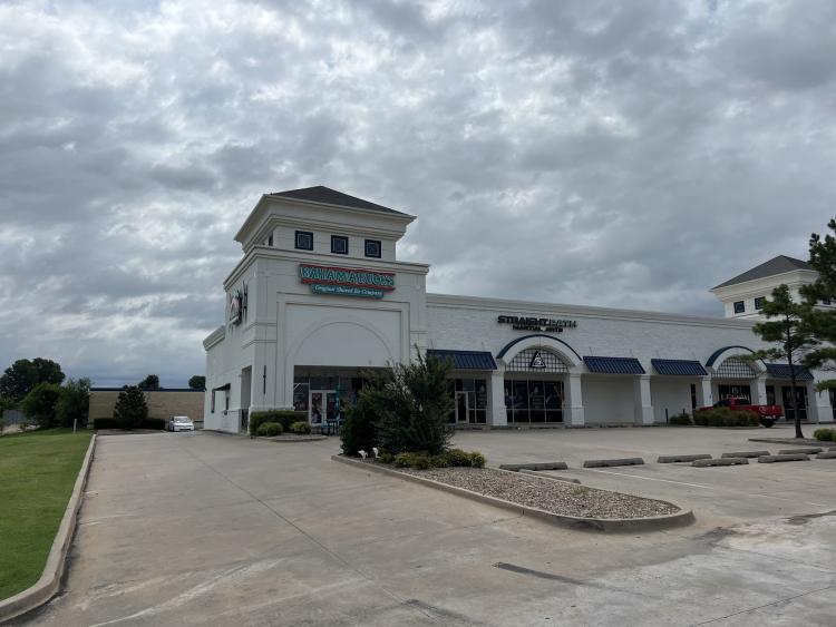 1444 N Kelly Ave space for lease, Edmond, OK