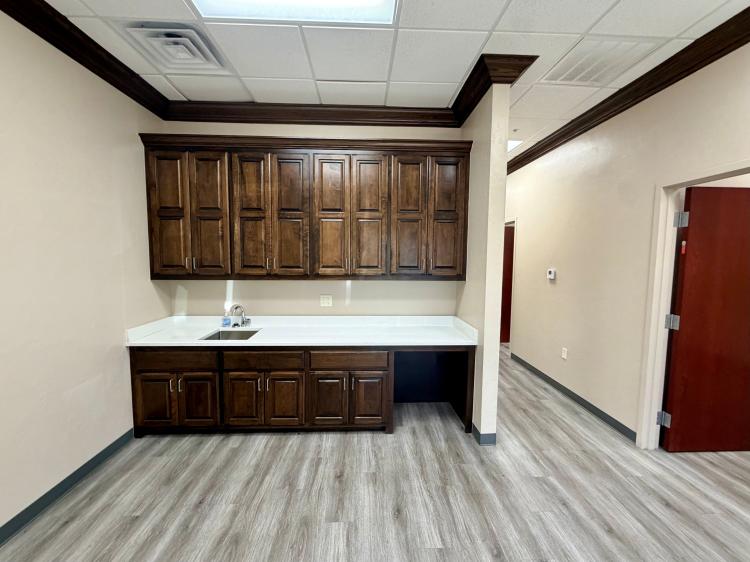 611 Hundred Oaks Dr  |  Multi-Tenant Flex  |  Edmond, OK