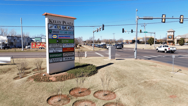 Kelly Plaza retail space for lease, Edmond, OK