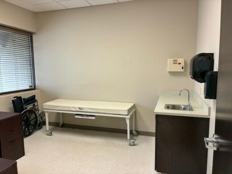 12516 N May Ave retail, office or medical space for lease, N Oklahoma City, OK