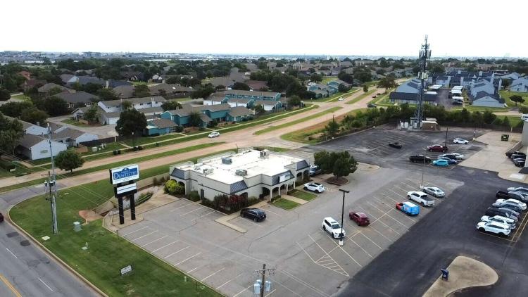 12516 N May Ave retail, office or medical space for lease, N Oklahoma City, OK