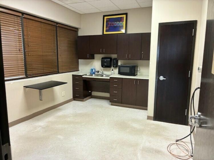 12516 N May Ave retail, office or medical space for lease, N Oklahoma City, OK