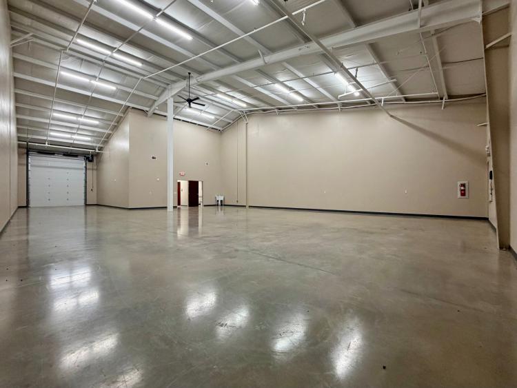 611 Hundred Oaks Dr  |  Multi-Tenant Flex  |  Edmond, OK